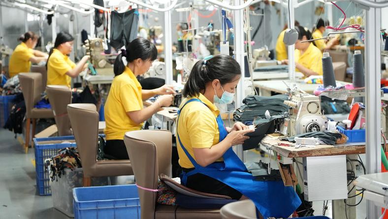 义乌老板催债,关税压垮的美国商人还不起1万美金